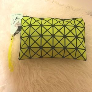 Geometric Mesh Wristlet-bag